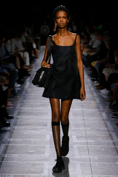 Look 18
